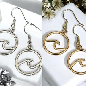 2 Pr. Ocean Wave Earrings Silver and Gold